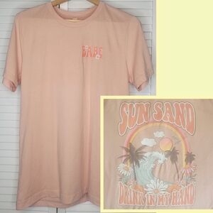 "Babe" Sun Sand Drink In My Hand Short Sleeve Graphic T-Shirt medium